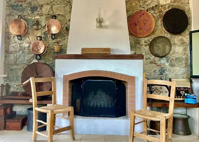 Traditional House With Mountain View - Village Dierona