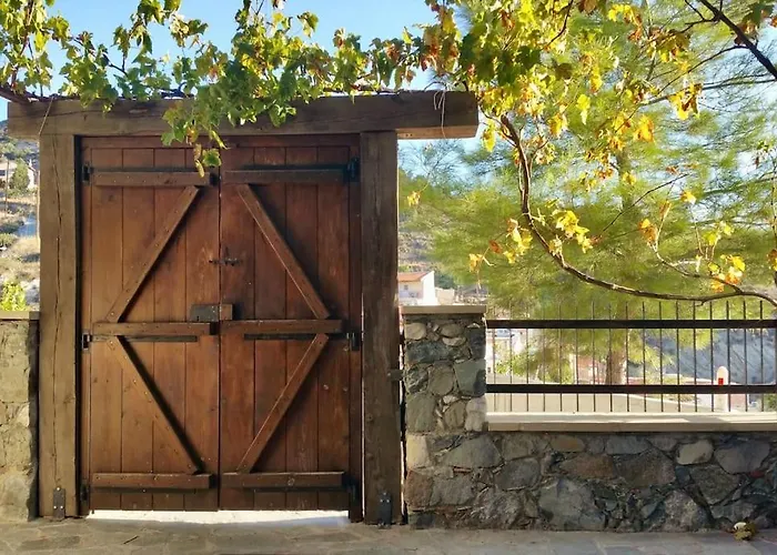 Traditional House With Mountain View - Village Casa vacanze