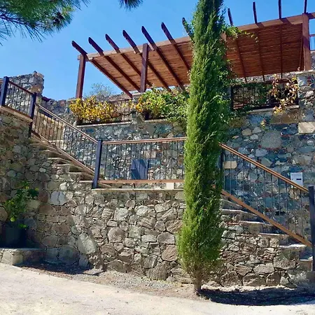 Traditional House With Mountain View - Village Holiday home Dierona