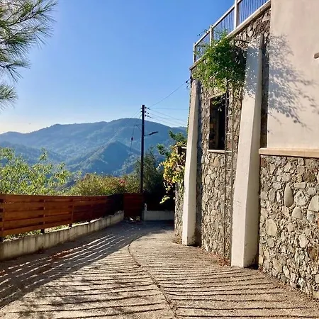 Hébergement de vacances Traditional House With Mountain View - Village