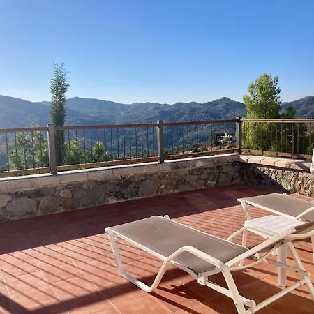 Traditional House With Mountain View - Village Hébergement de vacances