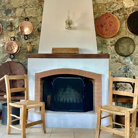 Traditional House With Mountain View - Village Dierona