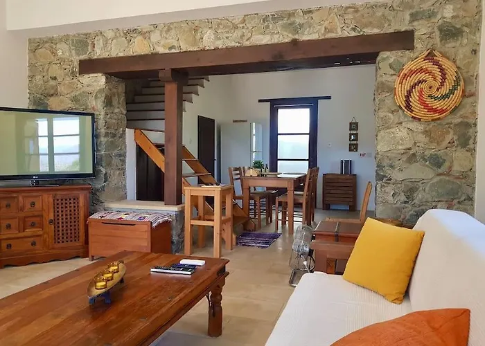 Traditional House With Mountain View - Village Semesterbostad Dierona